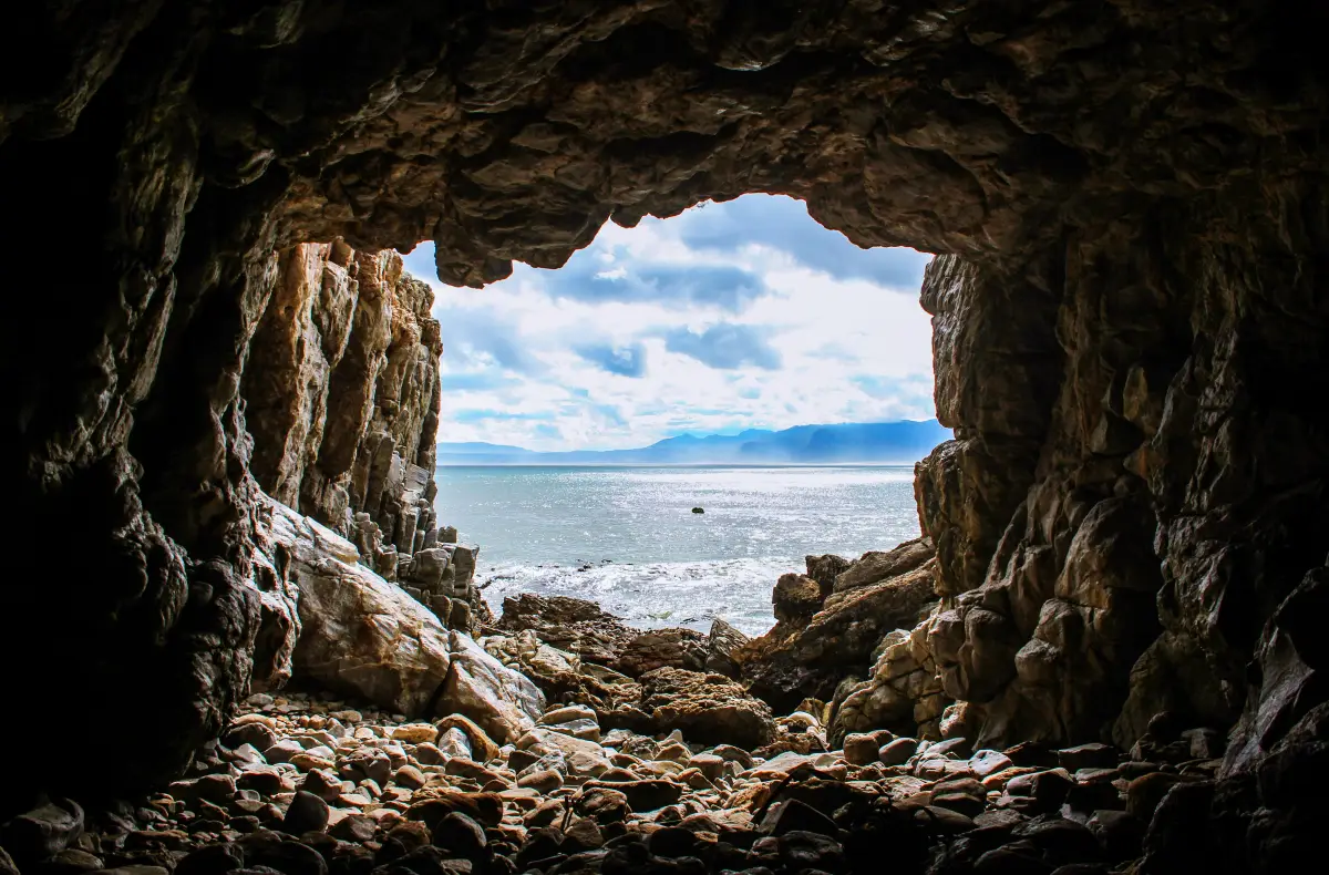 남자는 중저음 동굴 목소리가 무조건 정답일까